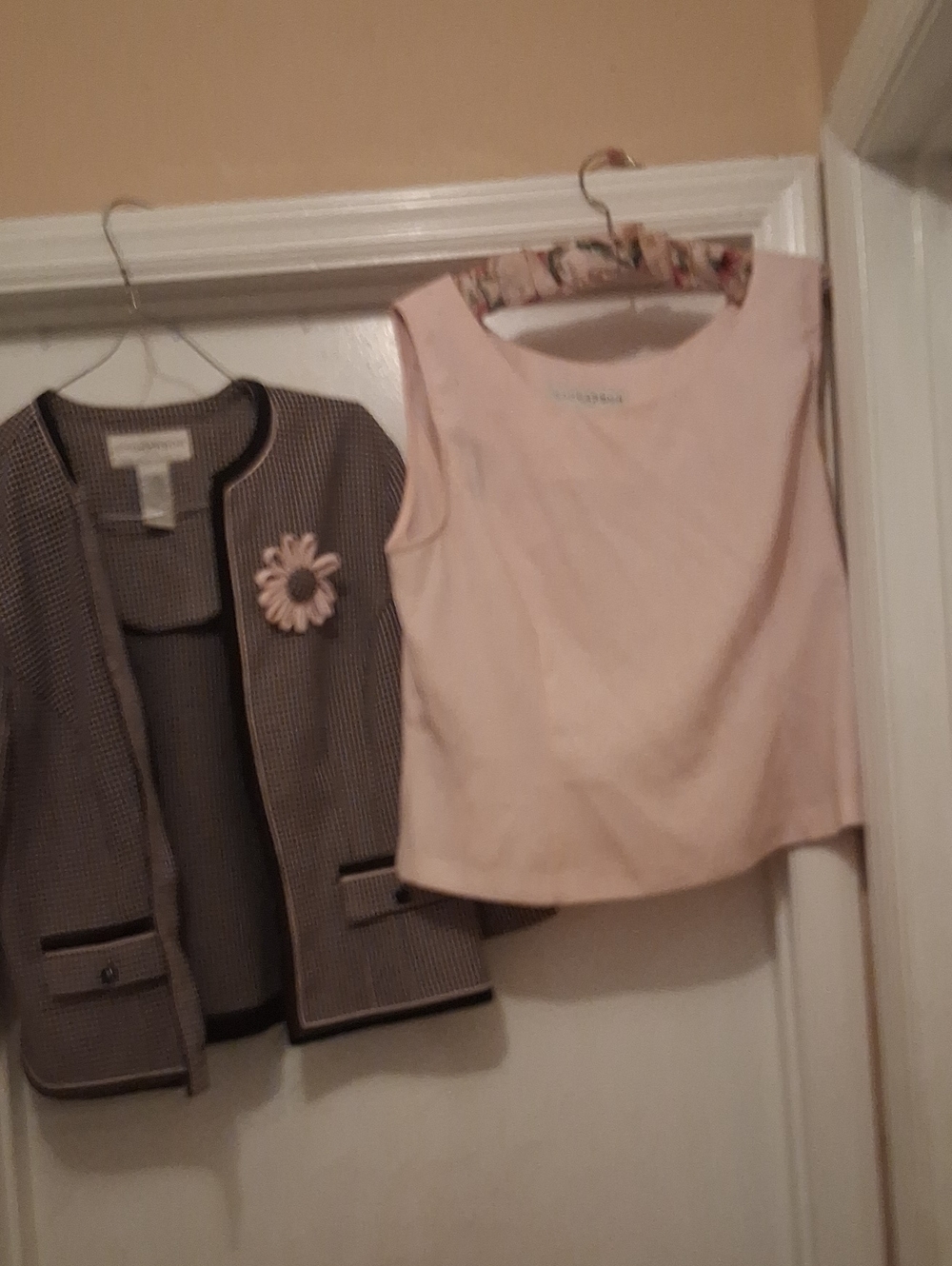 Women’s Pale Pink Sleeveless Shell Top with pink and black blazer with flower